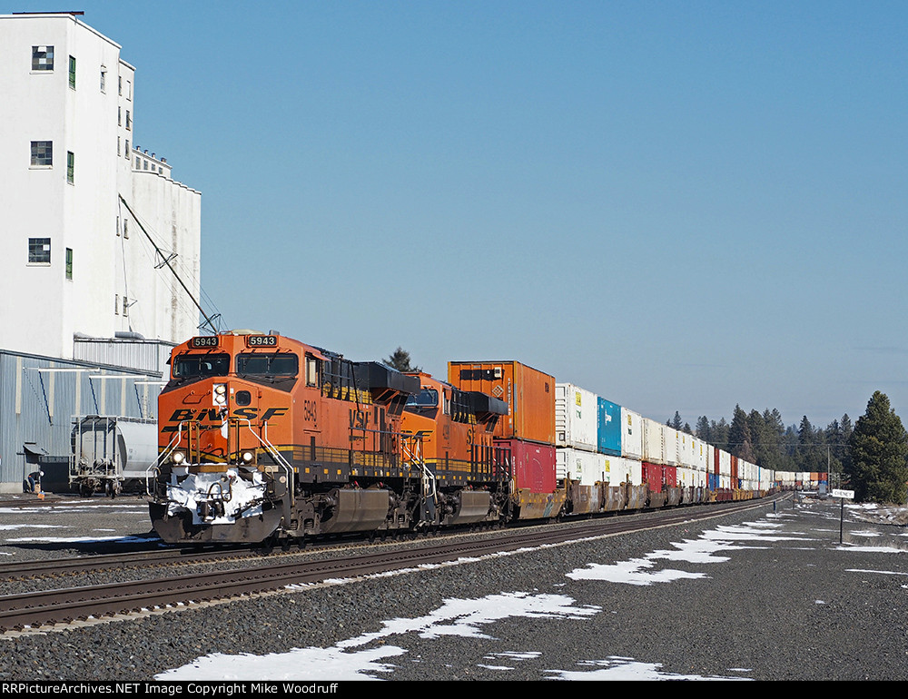 BNSF 5943